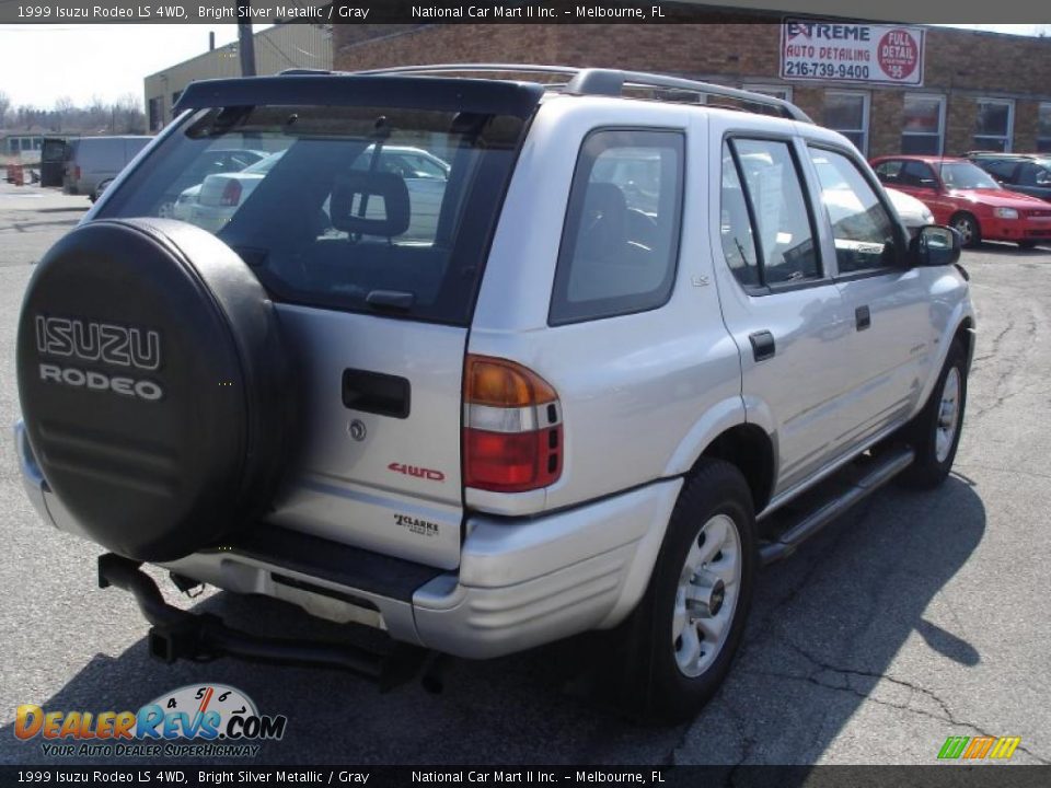 1999 Isuzu Rodeo LS 4WD Bright Silver Metallic / Gray Photo #4