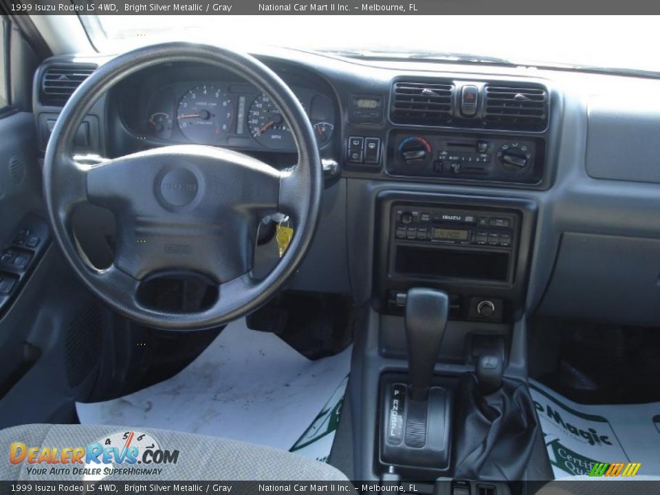 1999 Isuzu Rodeo LS 4WD Bright Silver Metallic / Gray Photo #9