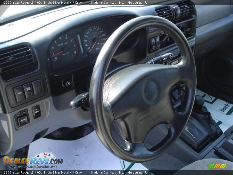 1999 Isuzu Rodeo LS 4WD Bright Silver Metallic / Gray Photo #10