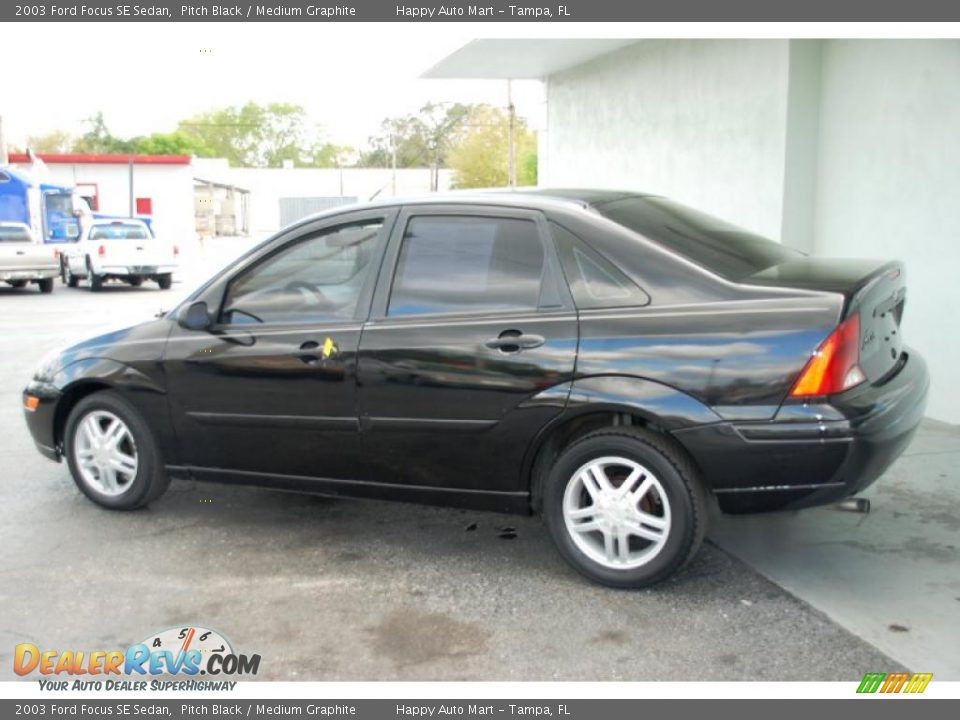 2003 Ford Focus SE Sedan Pitch Black / Medium Graphite Photo #10