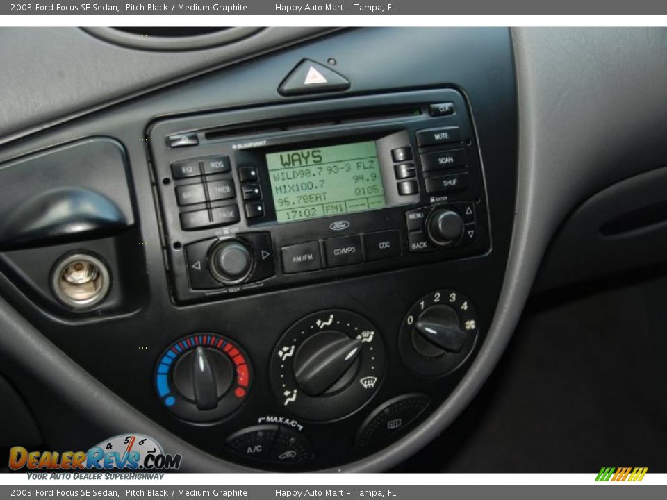 2003 Ford Focus SE Sedan Pitch Black / Medium Graphite Photo #12