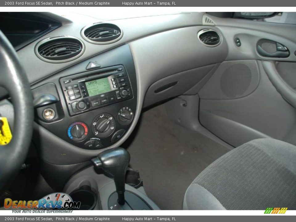2003 Ford Focus SE Sedan Pitch Black / Medium Graphite Photo #16