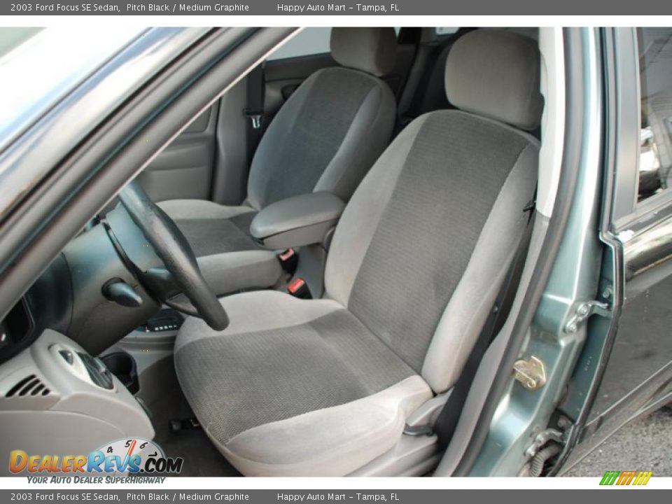2003 Ford Focus SE Sedan Pitch Black / Medium Graphite Photo #20