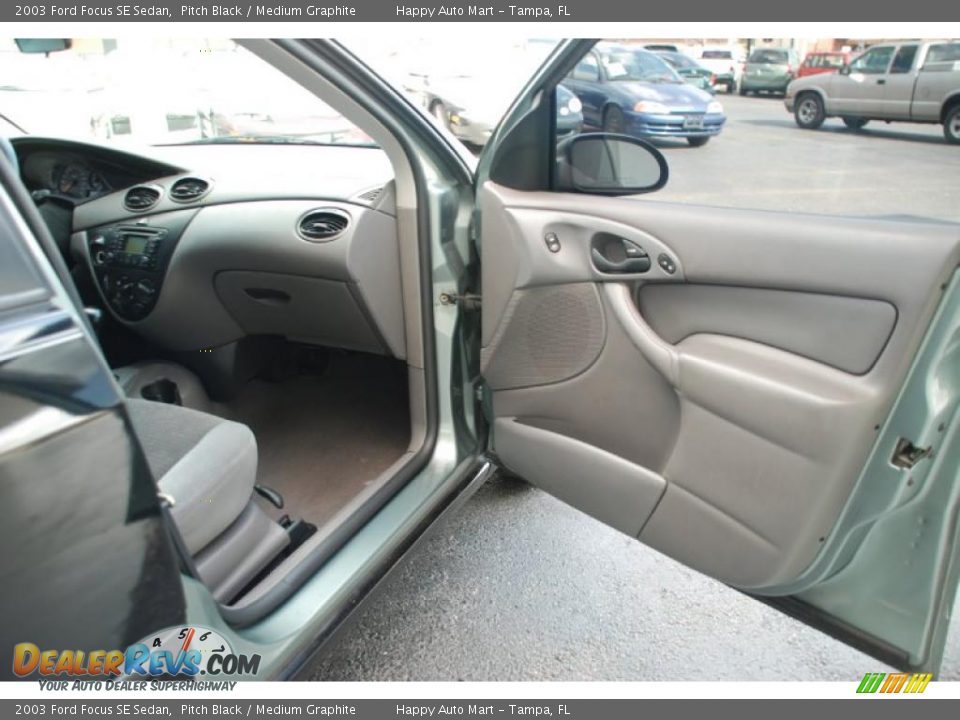 2003 Ford Focus SE Sedan Pitch Black / Medium Graphite Photo #22