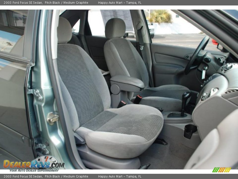 2003 Ford Focus SE Sedan Pitch Black / Medium Graphite Photo #24