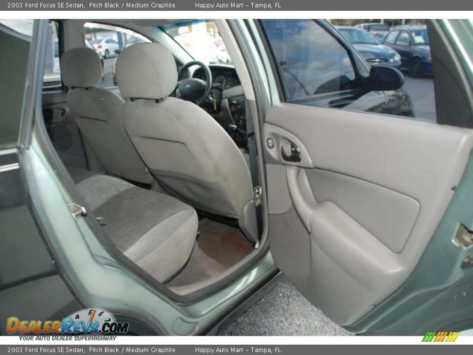 2003 Ford Focus SE Sedan Pitch Black / Medium Graphite Photo #26