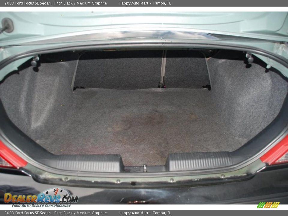 2003 Ford Focus SE Sedan Pitch Black / Medium Graphite Photo #29