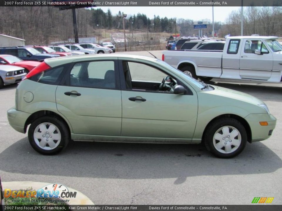 2007 Ford Focus ZX5 SE Hatchback Kiwi Green Metallic / Charcoal/Light Flint Photo #5