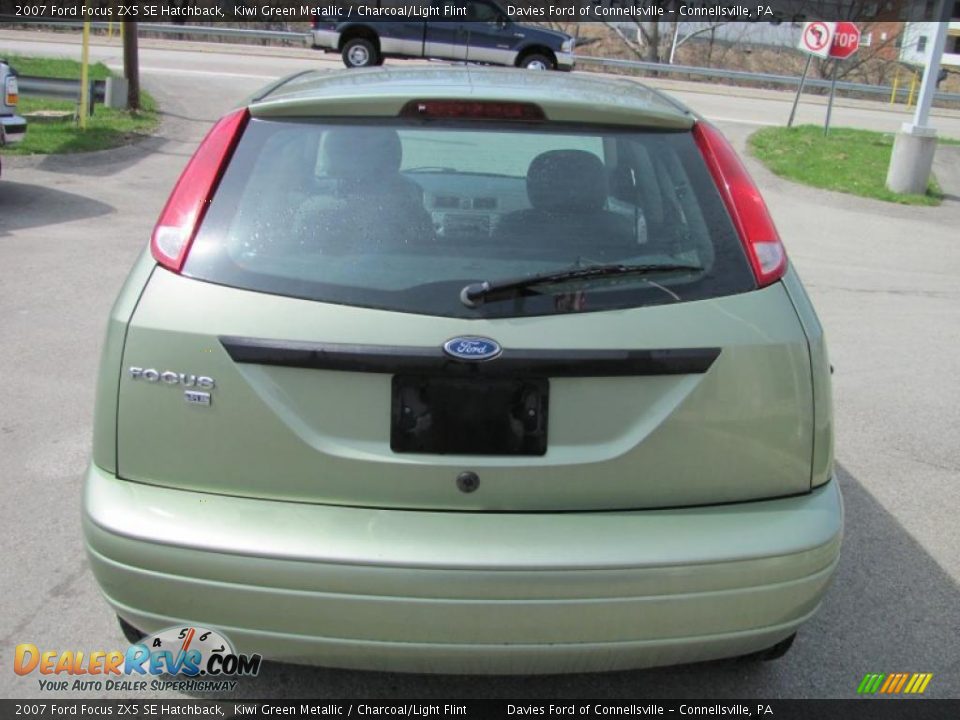 2007 Ford Focus ZX5 SE Hatchback Kiwi Green Metallic / Charcoal/Light Flint Photo #6
