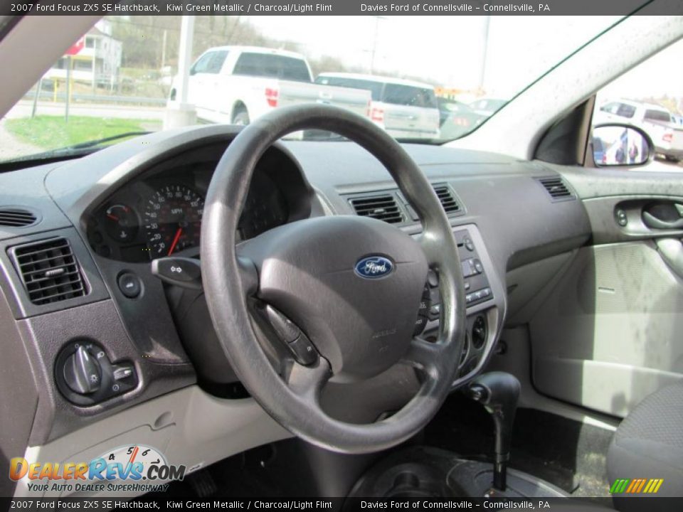 2007 Ford Focus ZX5 SE Hatchback Kiwi Green Metallic / Charcoal/Light Flint Photo #7