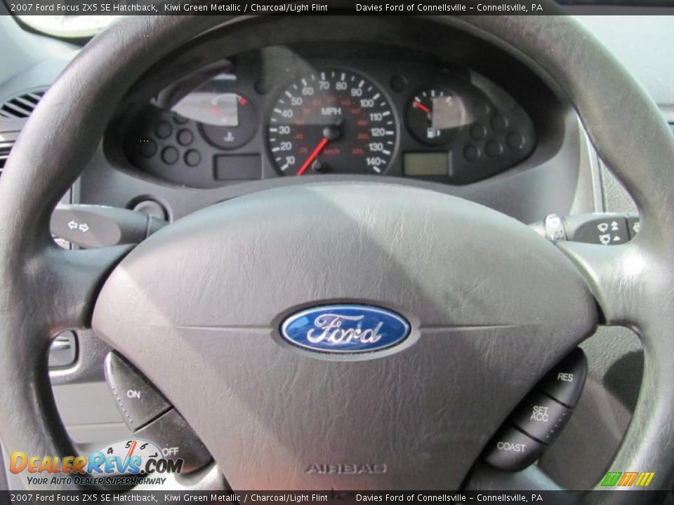 2007 Ford Focus ZX5 SE Hatchback Kiwi Green Metallic / Charcoal/Light Flint Photo #14