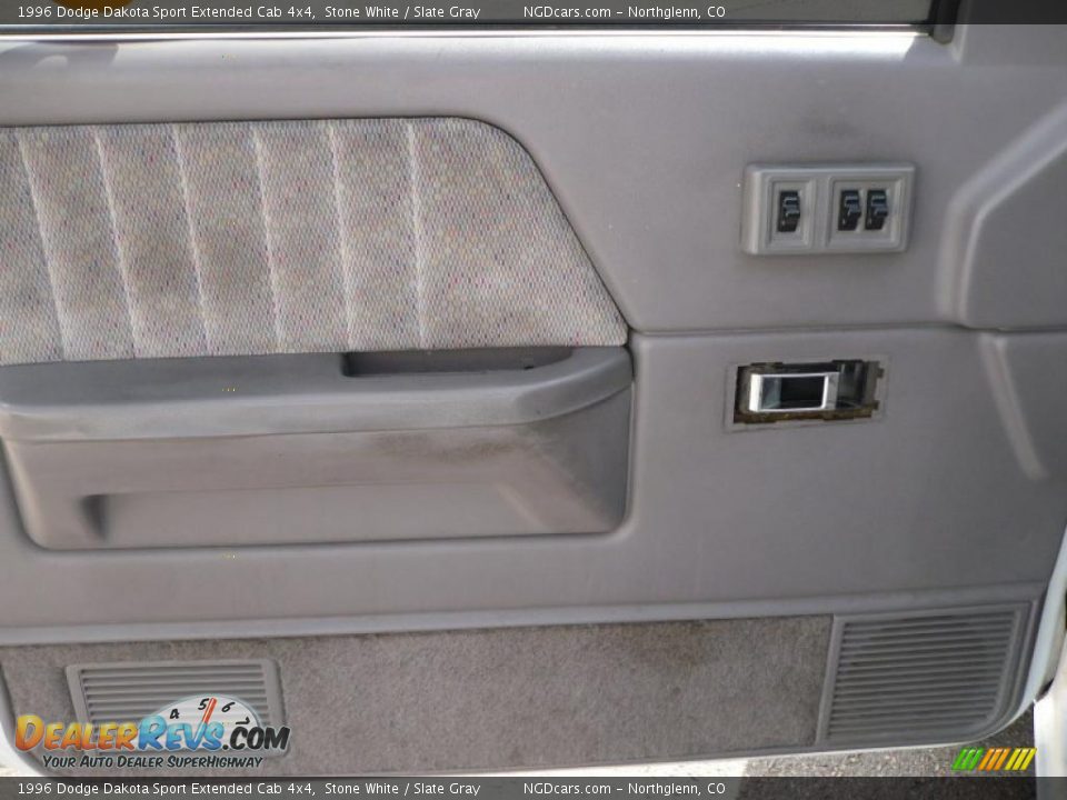 1996 Dodge Dakota Sport Extended Cab 4x4 Stone White / Slate Gray Photo #7