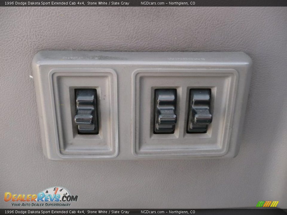 1996 Dodge Dakota Sport Extended Cab 4x4 Stone White / Slate Gray Photo #8