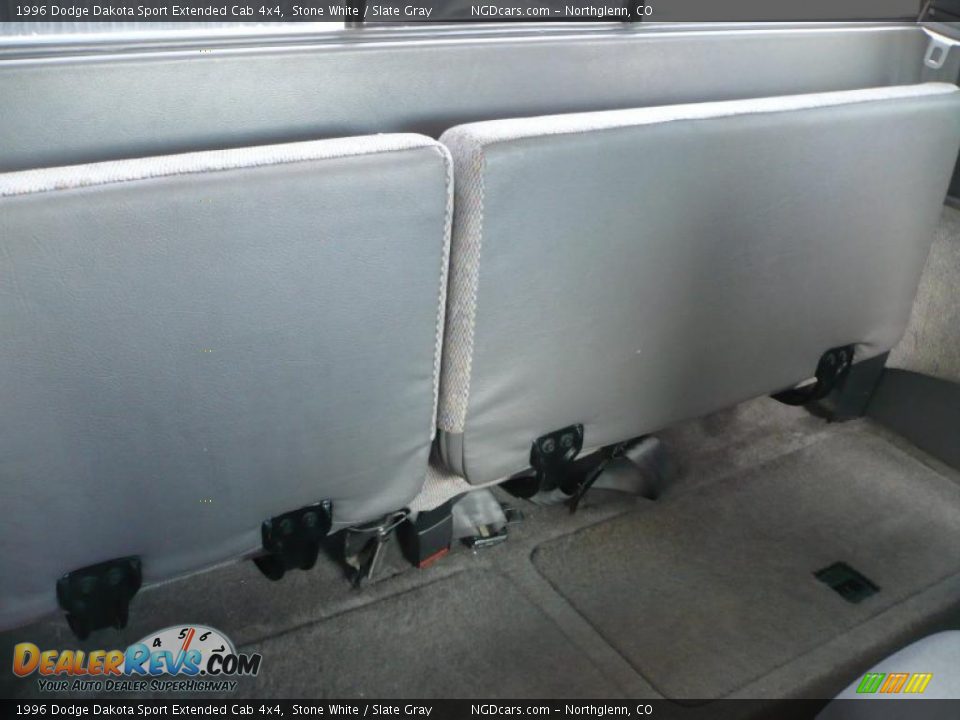 1996 Dodge Dakota Sport Extended Cab 4x4 Stone White / Slate Gray Photo #11