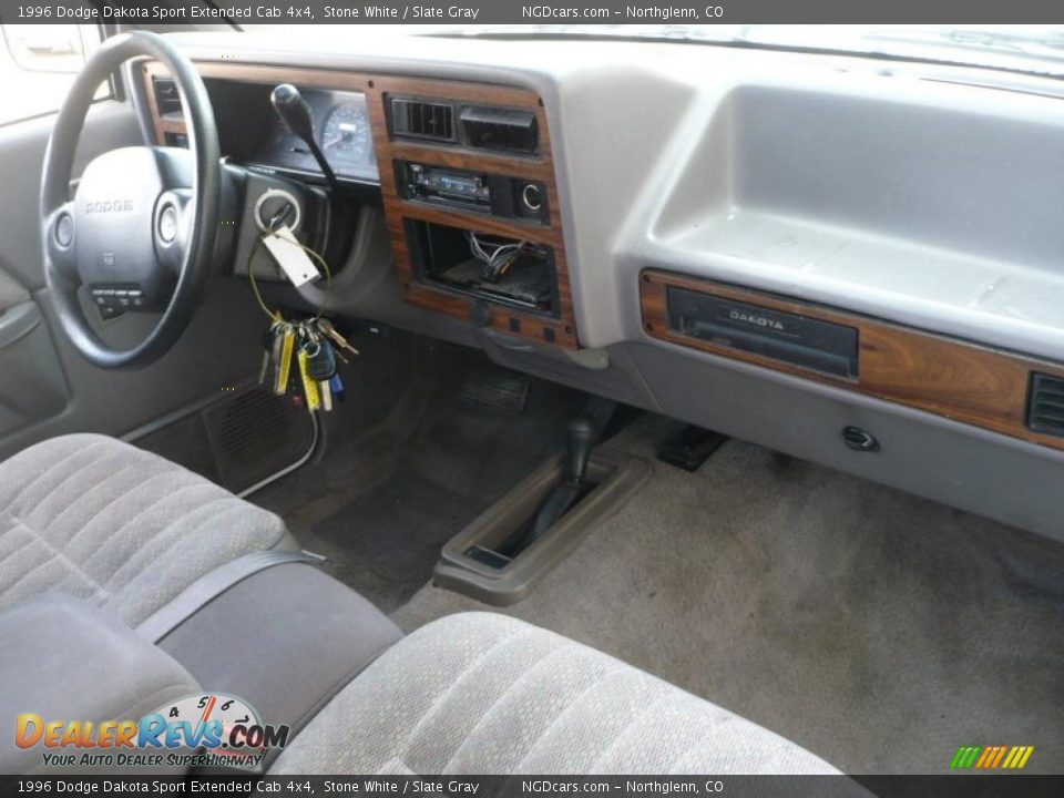 1996 Dodge Dakota Sport Extended Cab 4x4 Stone White / Slate Gray Photo #12