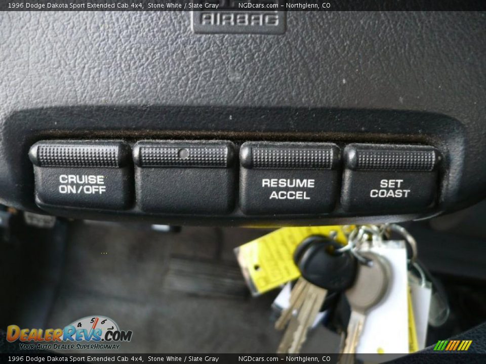 1996 Dodge Dakota Sport Extended Cab 4x4 Stone White / Slate Gray Photo #16