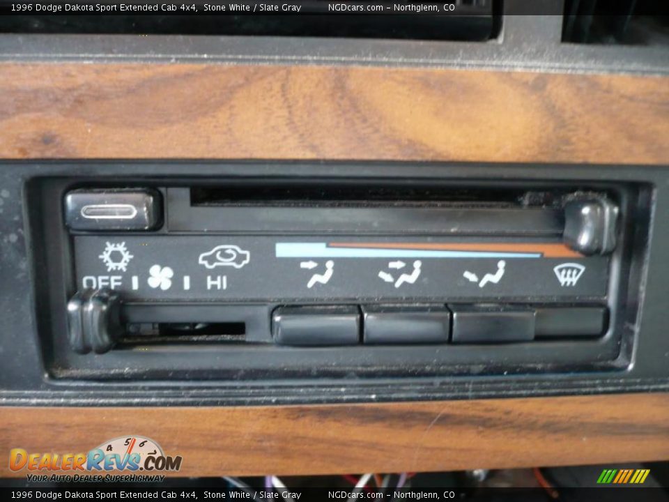1996 Dodge Dakota Sport Extended Cab 4x4 Stone White / Slate Gray Photo #17