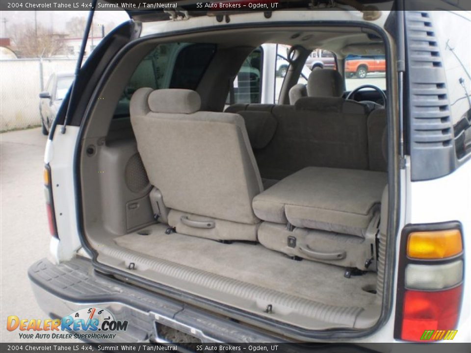 2004 Chevrolet Tahoe LS 4x4 Summit White / Tan/Neutral Photo #8