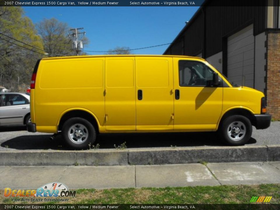 2007 Chevrolet Express 1500 Cargo Van Yellow / Medium Pewter Photo #3