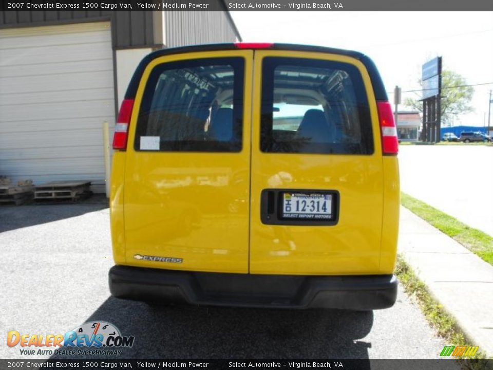 2007 Chevrolet Express 1500 Cargo Van Yellow / Medium Pewter Photo #4