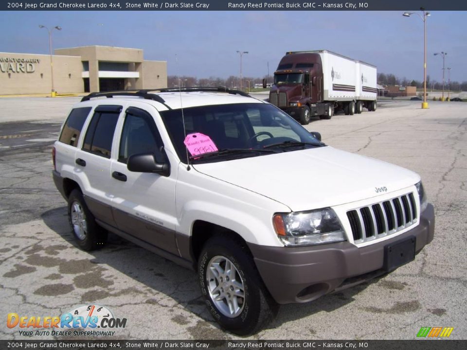 2004 Jeep Grand Cherokee Laredo 4x4 Stone White / Dark Slate Gray Photo #2