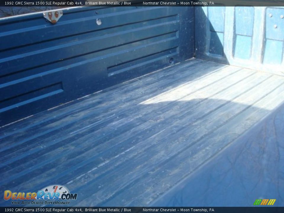 1992 GMC Sierra 1500 SLE Regular Cab 4x4 Brilliant Blue Metallic / Blue Photo #8