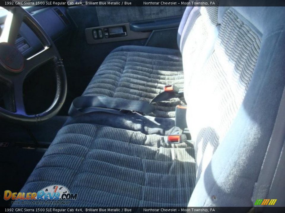 1992 GMC Sierra 1500 SLE Regular Cab 4x4 Brilliant Blue Metallic / Blue Photo #9
