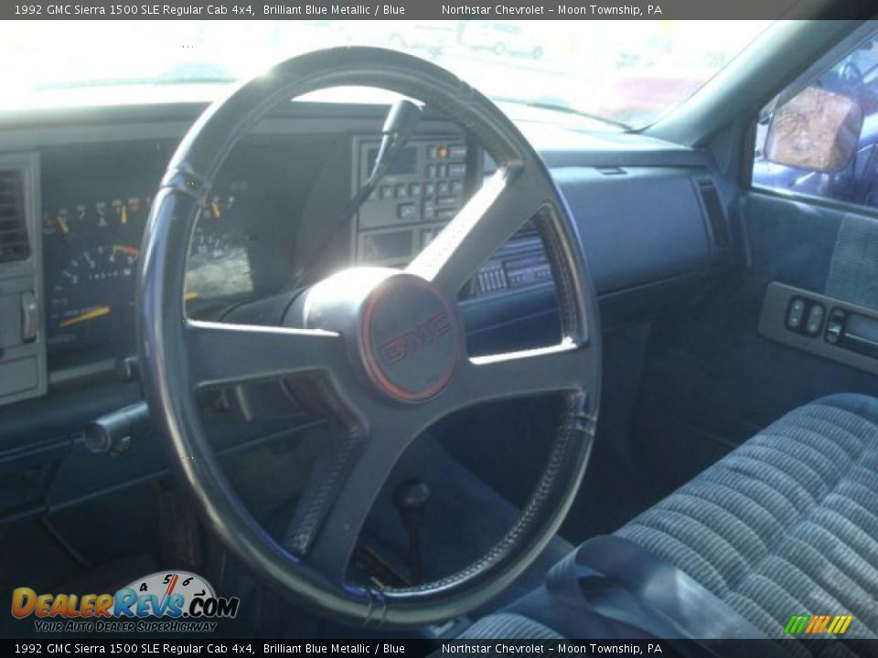 1992 GMC Sierra 1500 SLE Regular Cab 4x4 Brilliant Blue Metallic / Blue Photo #10