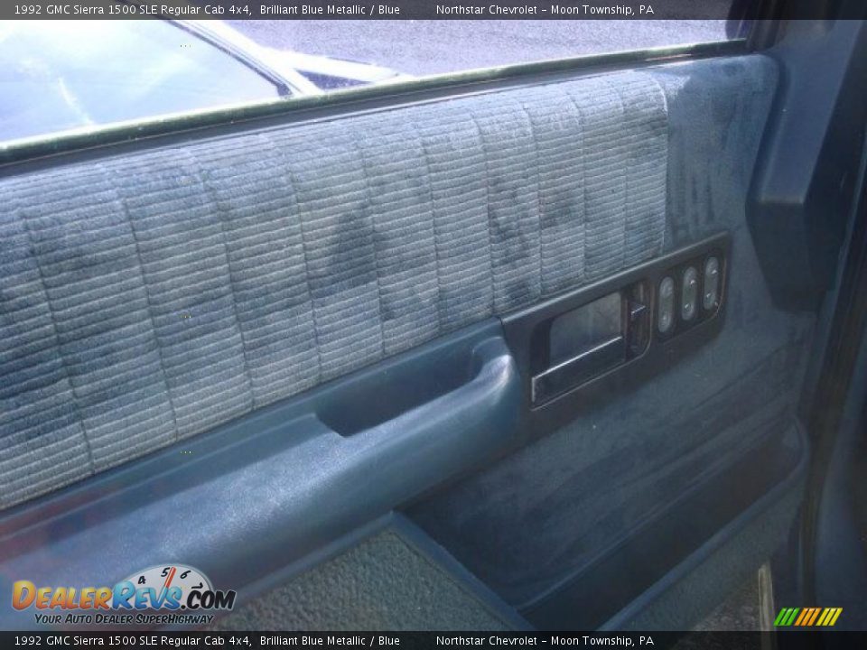 1992 GMC Sierra 1500 SLE Regular Cab 4x4 Brilliant Blue Metallic / Blue Photo #11
