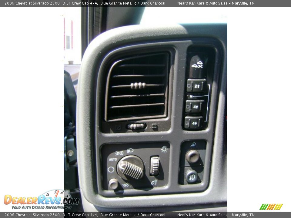 2006 Chevrolet Silverado 2500HD LT Crew Cab 4x4 Blue Granite Metallic / Dark Charcoal Photo #18