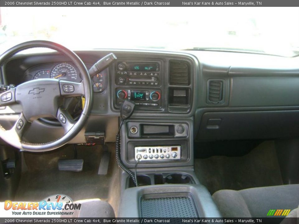 2006 Chevrolet Silverado 2500HD LT Crew Cab 4x4 Blue Granite Metallic / Dark Charcoal Photo #25