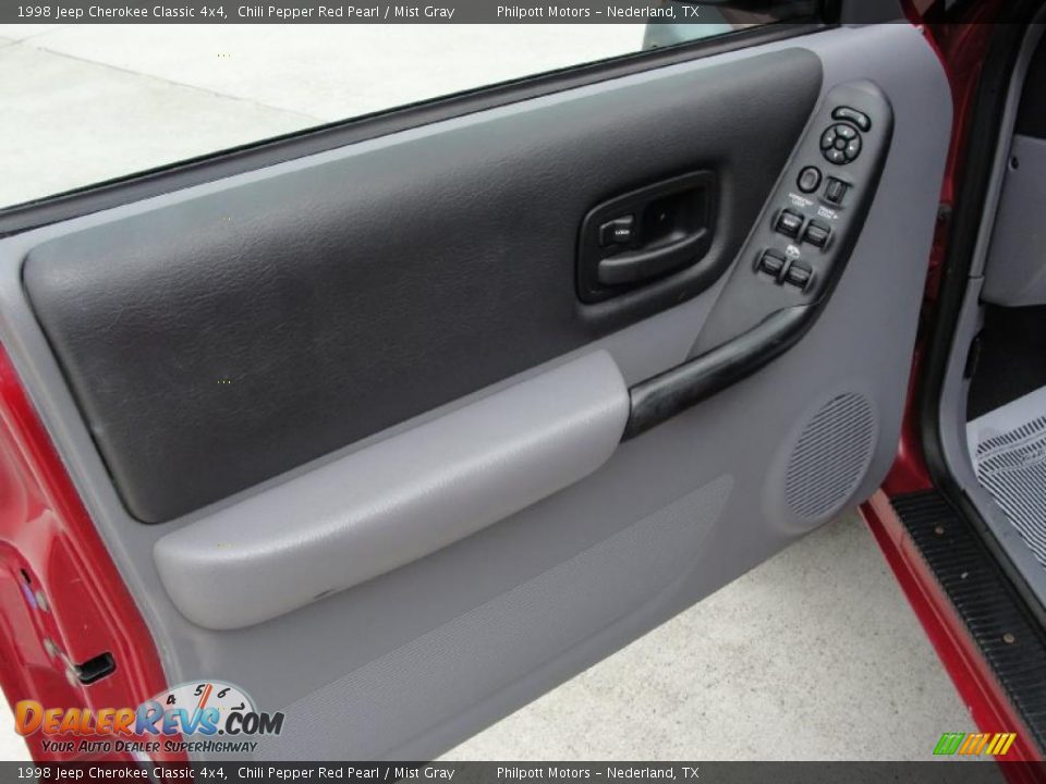 1998 Jeep Cherokee Classic 4x4 Chili Pepper Red Pearl / Mist Gray Photo #32