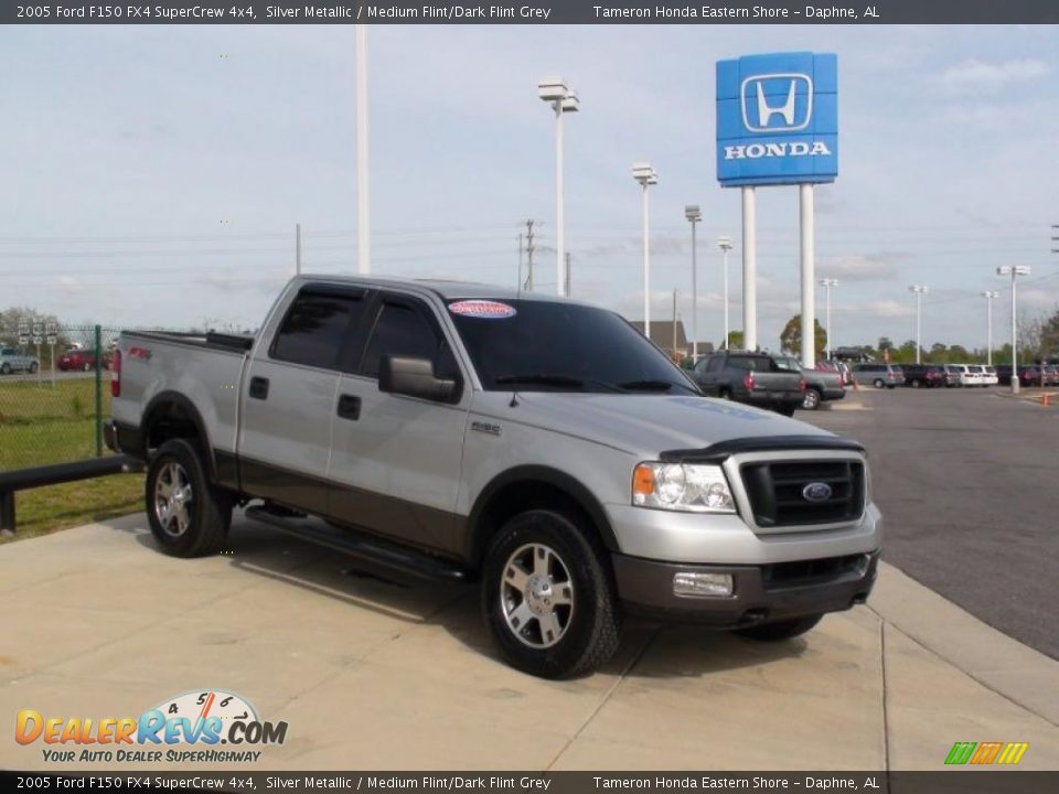 2005 Ford F150 FX4 SuperCrew 4x4 Silver Metallic / Medium Flint/Dark Flint Grey Photo #2