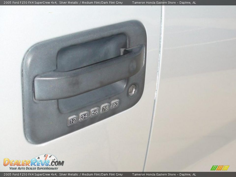 2005 Ford F150 FX4 SuperCrew 4x4 Silver Metallic / Medium Flint/Dark Flint Grey Photo #21