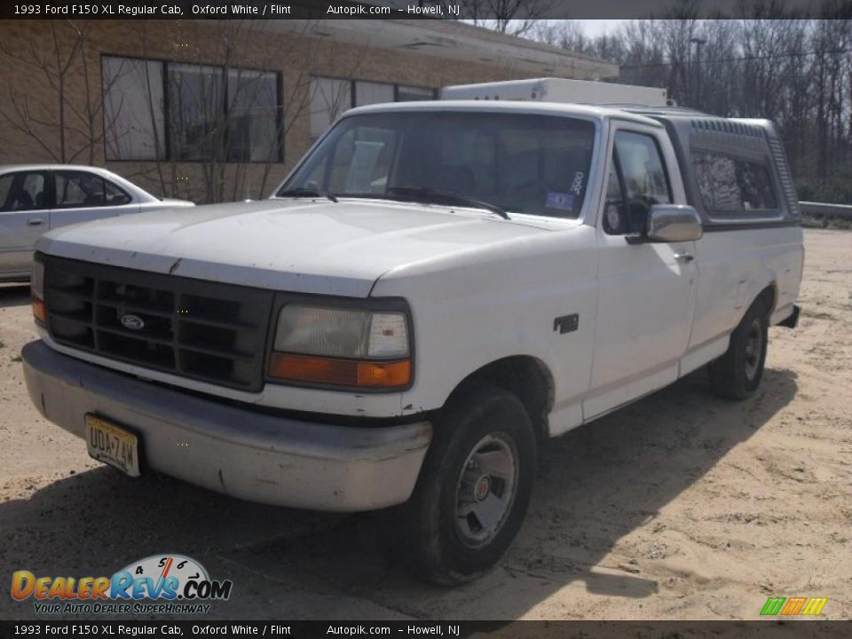 1993 Ford F150 XL Regular Cab Oxford White / Flint Photo #1