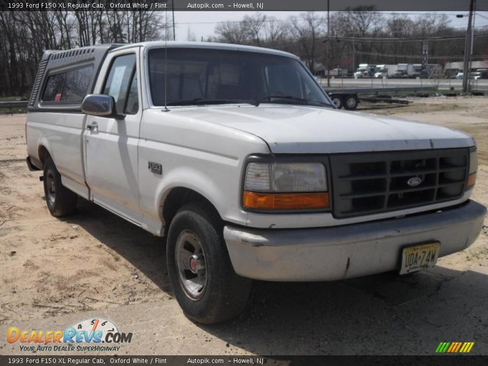 1993 Ford F150 XL Regular Cab Oxford White / Flint Photo #2