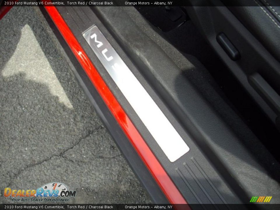 2010 Ford Mustang V6 Convertible Torch Red / Charcoal Black Photo #12