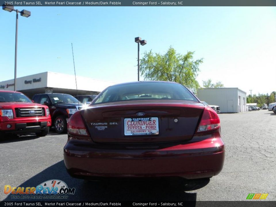 2005 Ford Taurus SEL Merlot Pearl Clearcoat / Medium/Dark Pebble Photo #3