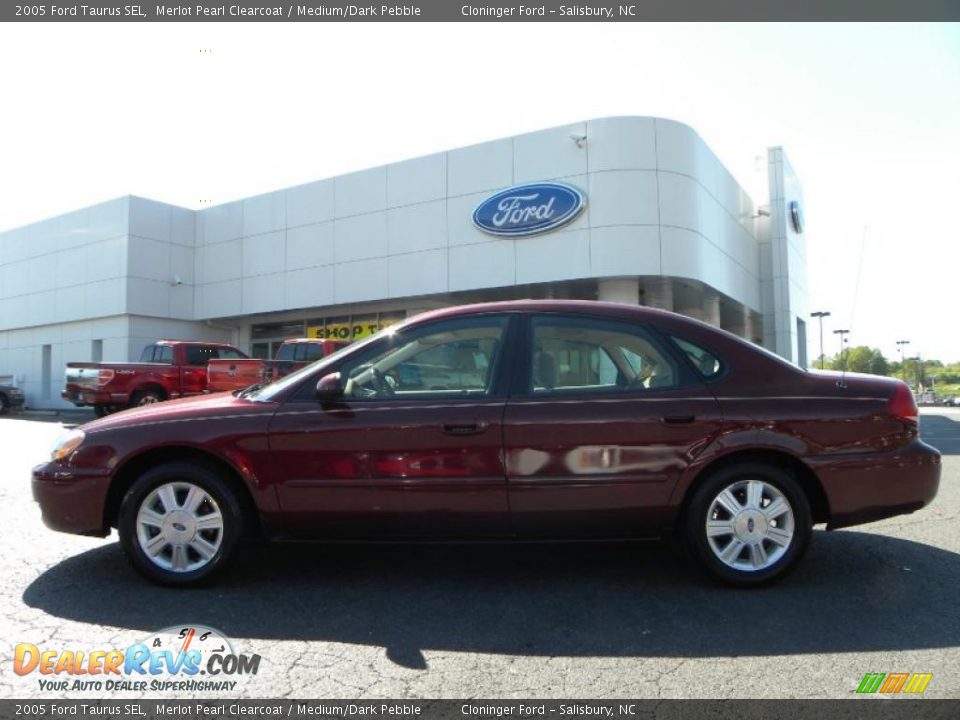 2005 Ford Taurus SEL Merlot Pearl Clearcoat / Medium/Dark Pebble Photo #4