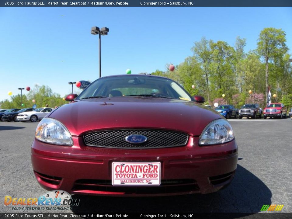 2005 Ford Taurus SEL Merlot Pearl Clearcoat / Medium/Dark Pebble Photo #6