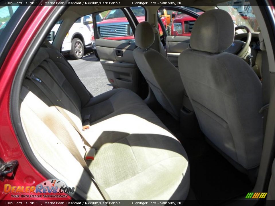 2005 Ford Taurus SEL Merlot Pearl Clearcoat / Medium/Dark Pebble Photo #9