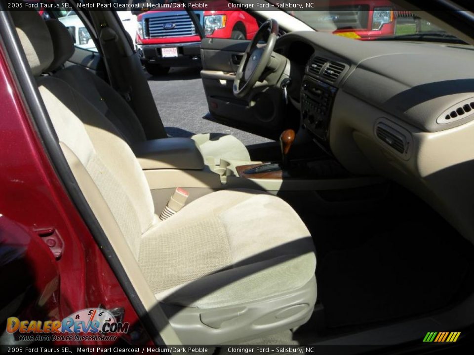 2005 Ford Taurus SEL Merlot Pearl Clearcoat / Medium/Dark Pebble Photo #10