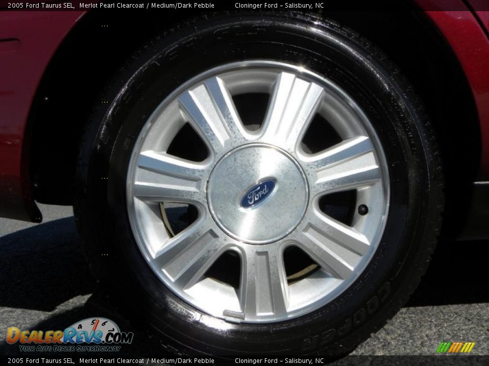 2005 Ford Taurus SEL Merlot Pearl Clearcoat / Medium/Dark Pebble Photo #11