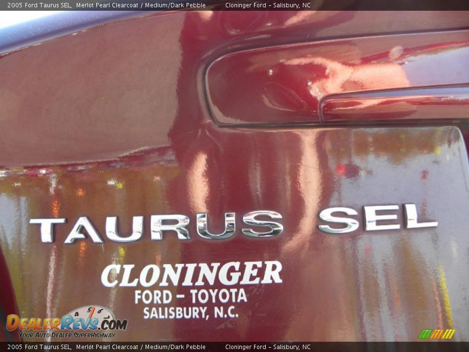 2005 Ford Taurus SEL Merlot Pearl Clearcoat / Medium/Dark Pebble Photo #12