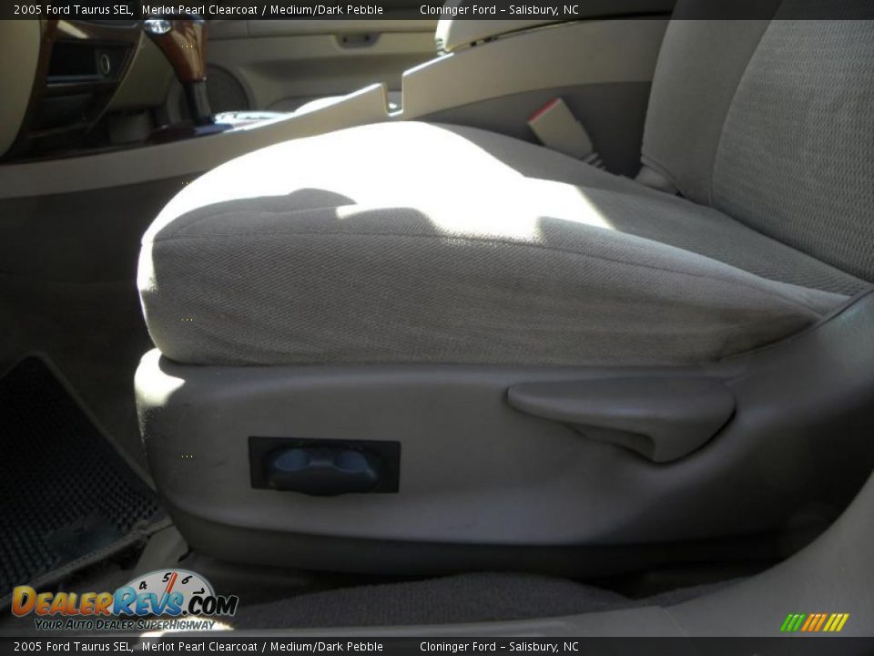 2005 Ford Taurus SEL Merlot Pearl Clearcoat / Medium/Dark Pebble Photo #14
