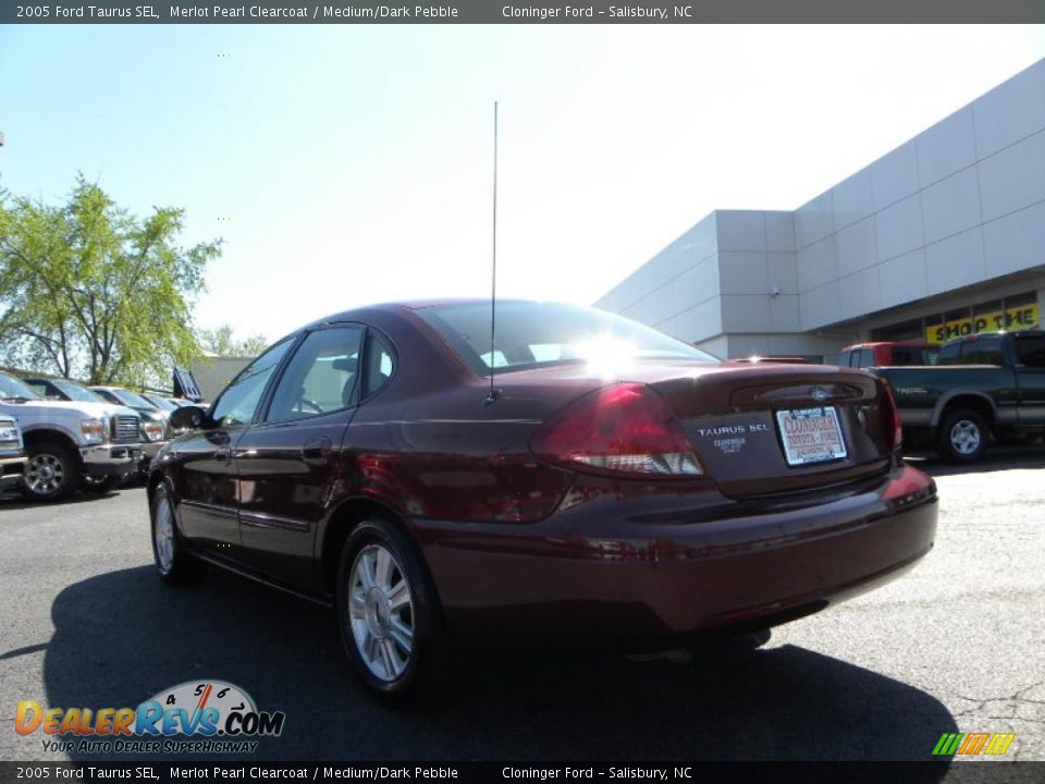 2005 Ford Taurus SEL Merlot Pearl Clearcoat / Medium/Dark Pebble Photo #19
