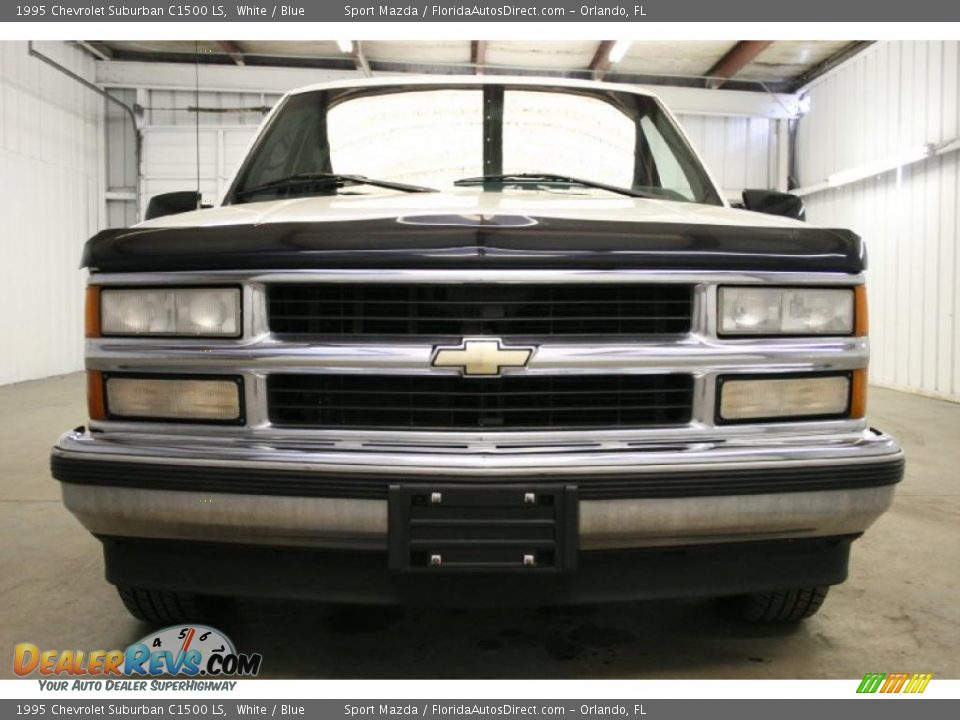 1995 Chevrolet Suburban C1500 LS White / Blue Photo #3