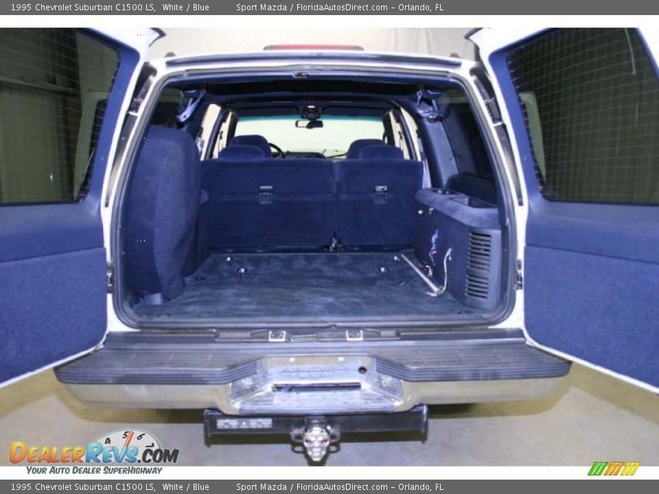 1995 Chevrolet Suburban C1500 LS White / Blue Photo #12