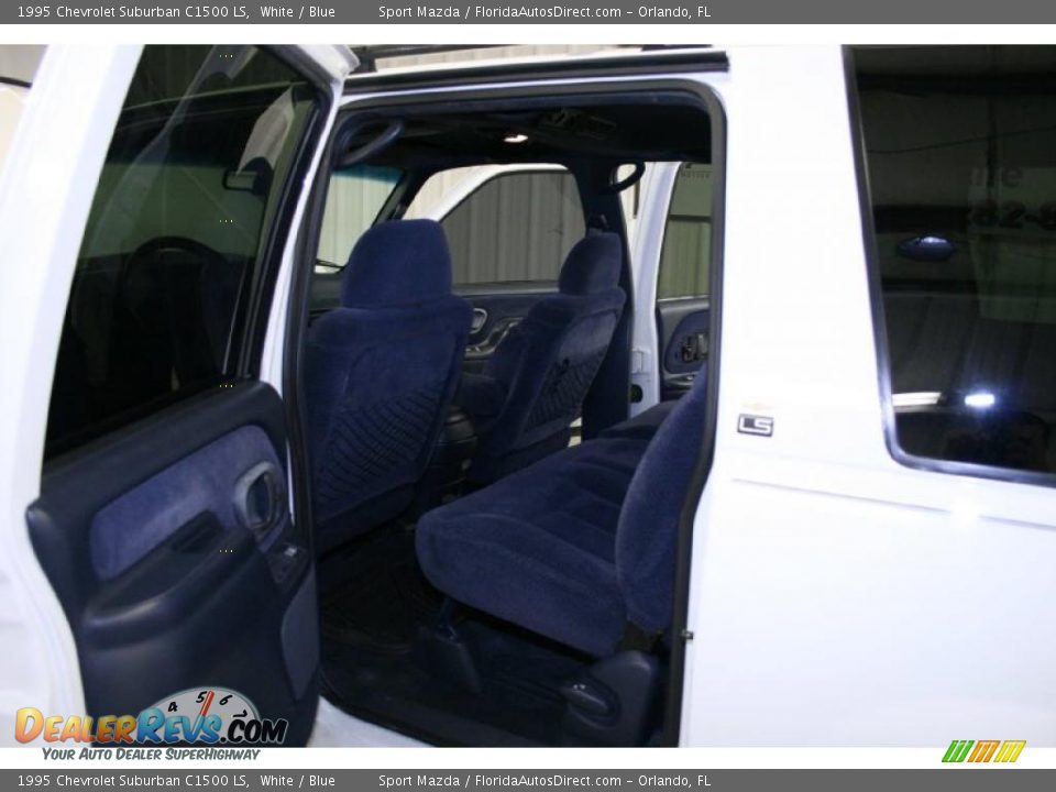 1995 Chevrolet Suburban C1500 LS White / Blue Photo #13