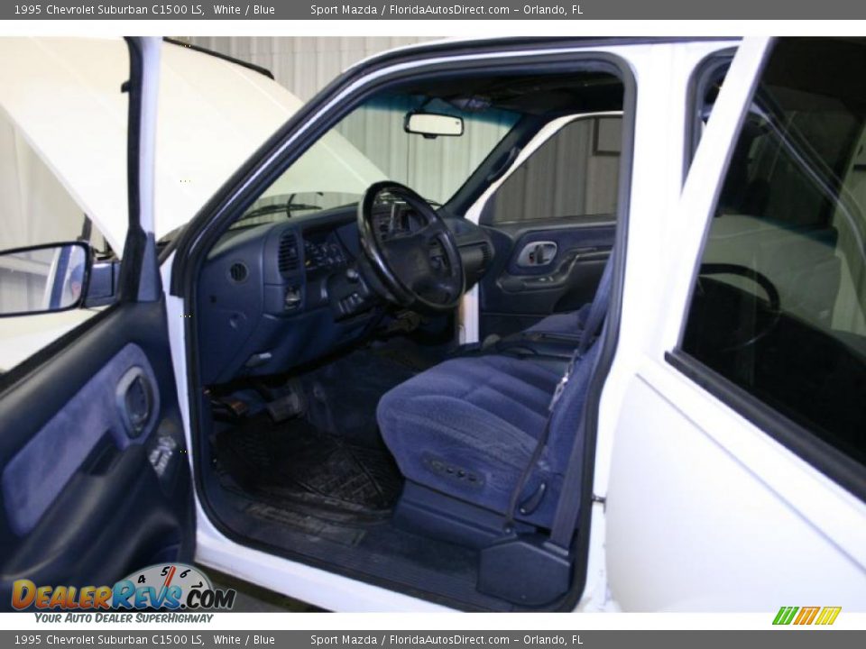 1995 Chevrolet Suburban C1500 LS White / Blue Photo #14